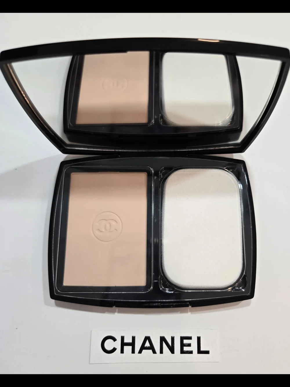 CHANEL ultra le