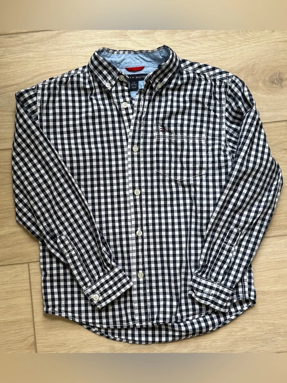 Tommy Hilfiger boys Small 8/10 long sleeve button down dress shirt navy plaid