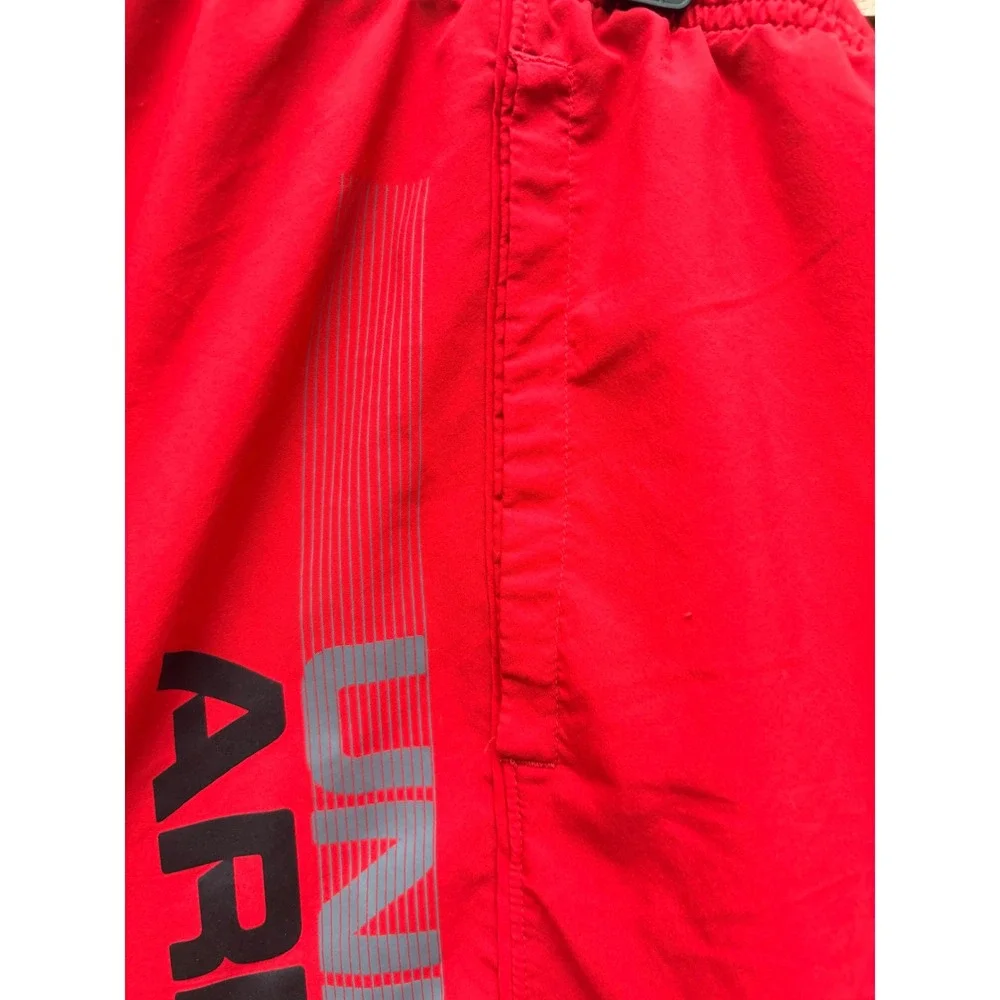 Under Armour Mens Red HeatGear Athletic Graphic Logo Shorts XXL Loose Fit