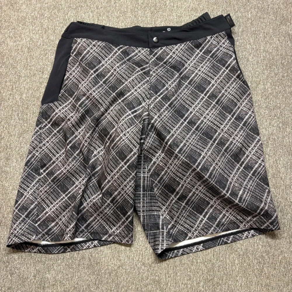 Pearl‎ Izumi Cycling Shorts Mens XL Black Gray Plaid Padded MTB Baggy