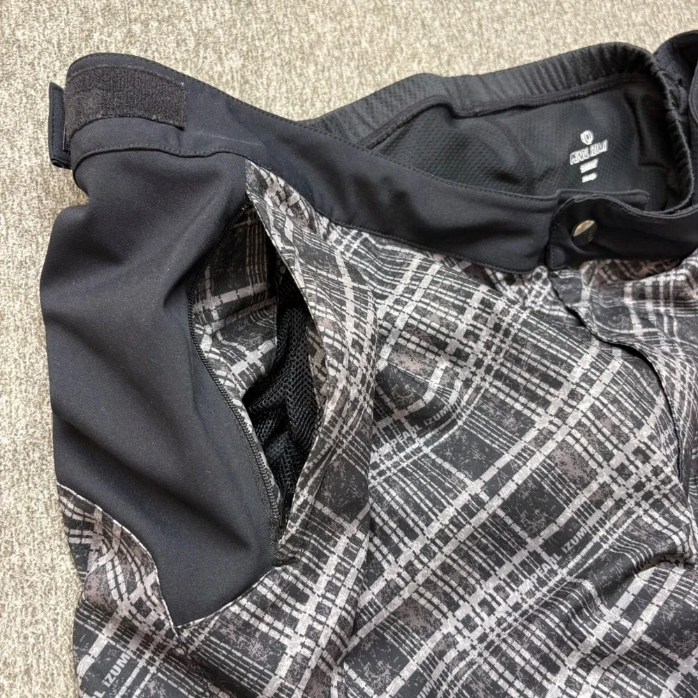 Pearl‎ Izumi Cycling Shorts Mens XL Black Gray Plaid Padded MTB Baggy