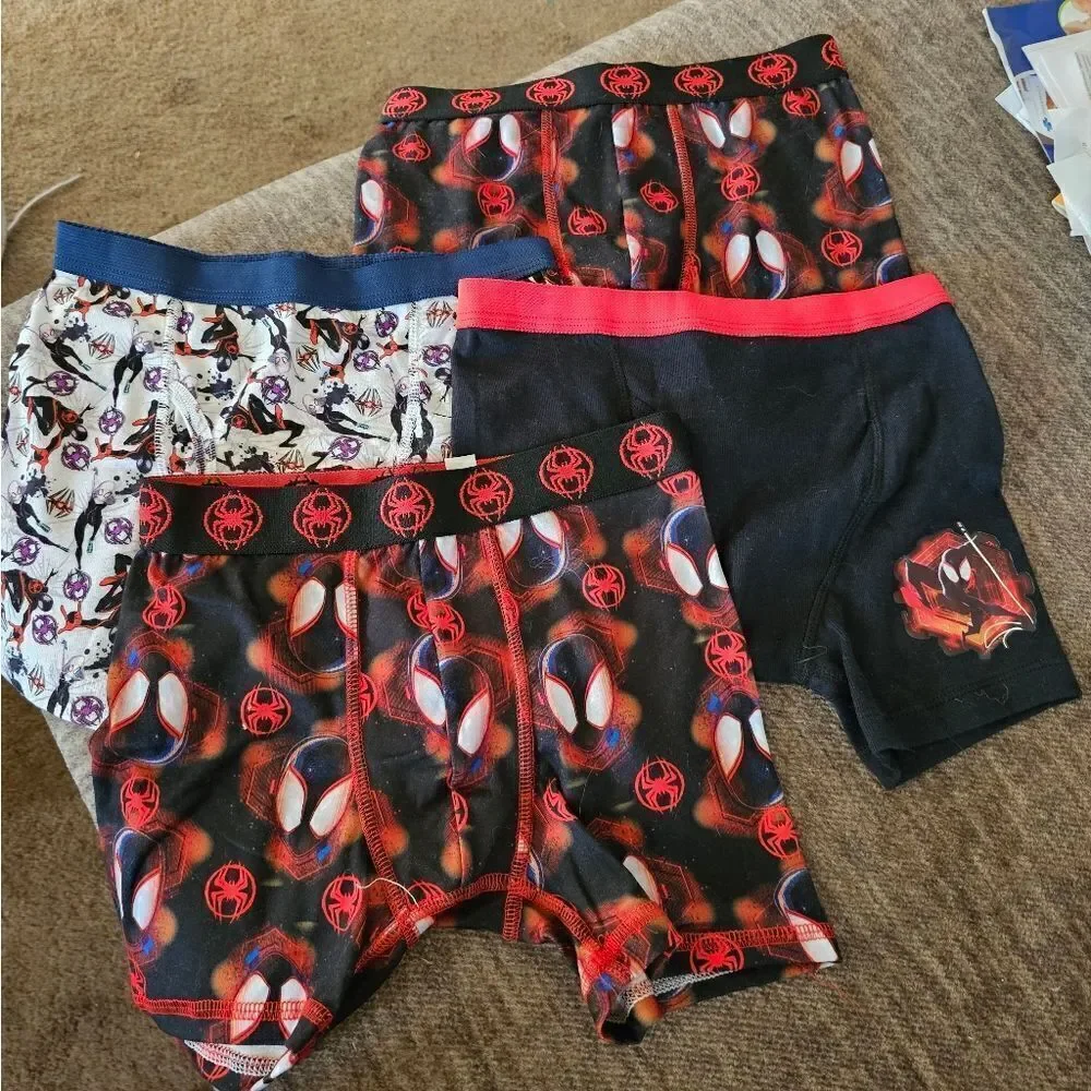 Cute little boys brand new 4 pairs Spiderman underwear size 8 boxer briefs