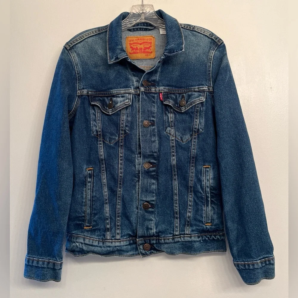 Levi's Trucker Jacket in a dark wash blue denim size S
