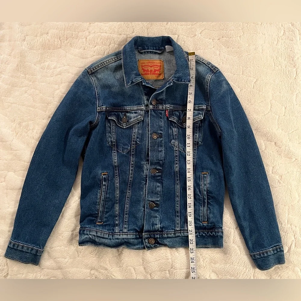 Levi's Trucker Jacket in a dark wash blue denim size S