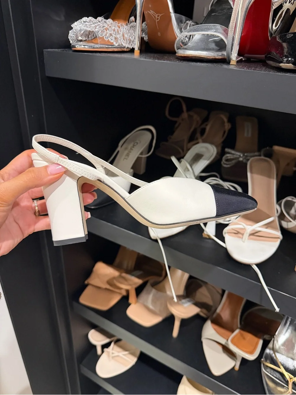 CHANEL elegant slingback