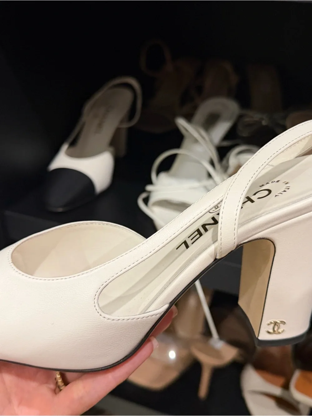 CHANEL elegant slingback