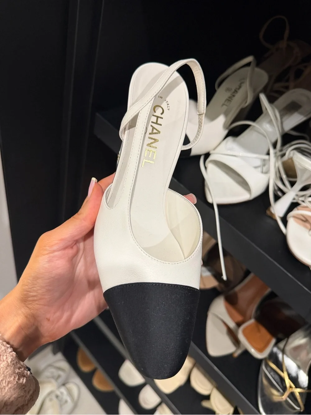 CHANEL elegant slingback