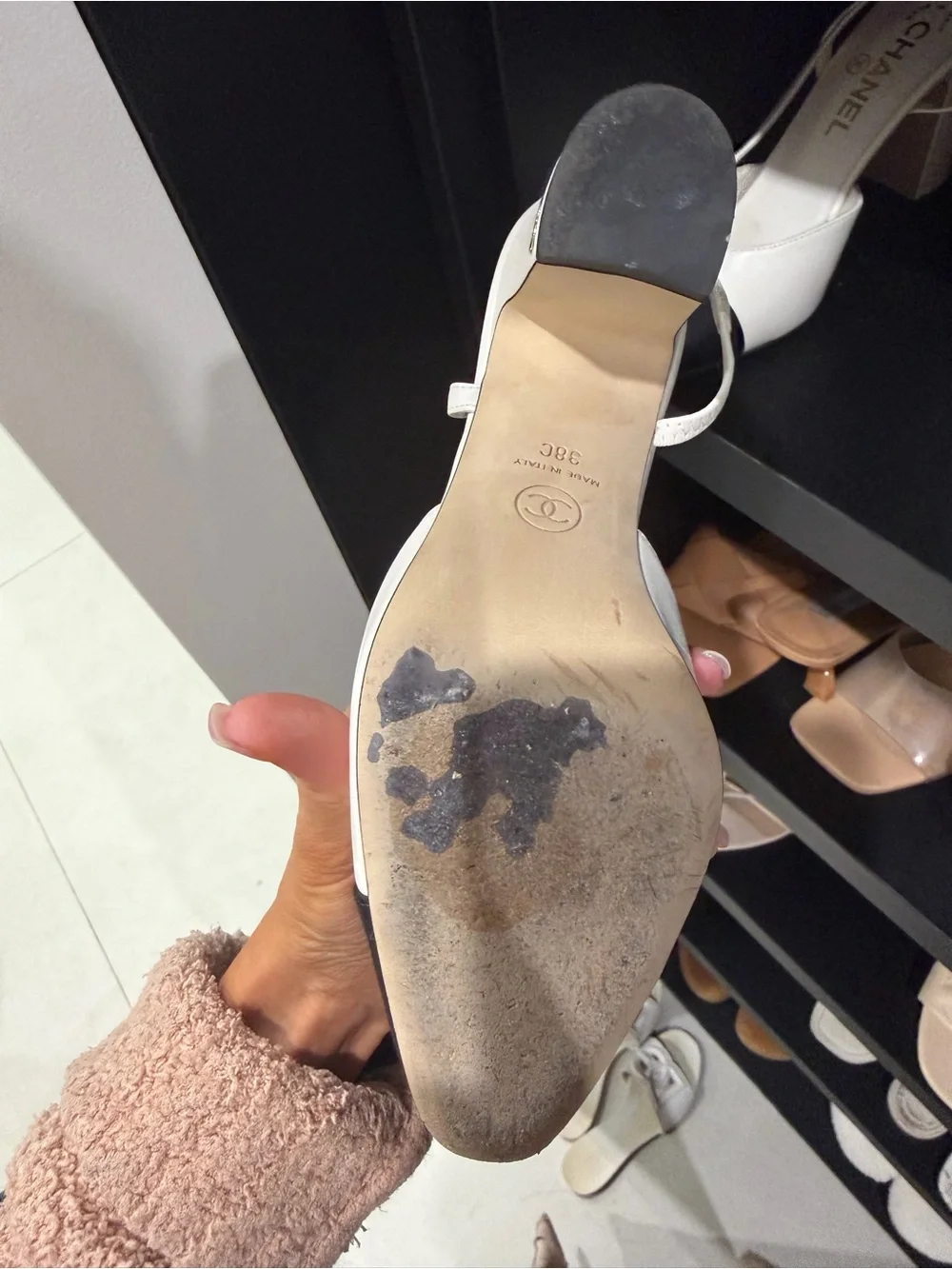 CHANEL elegant slingback