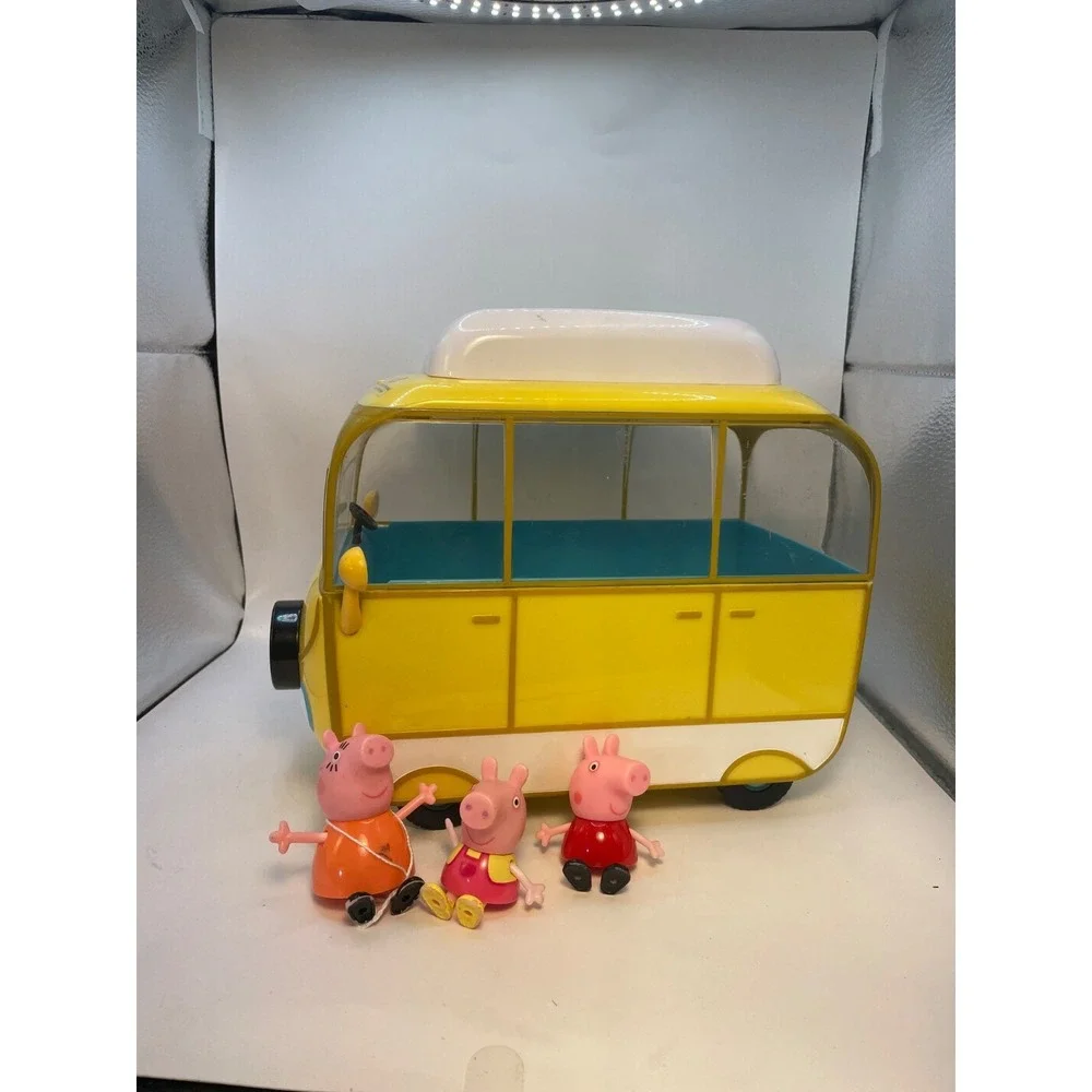 Peppa Pig Yellow Minivan Mini Camper Van Bus & 3 Figure Jazwares
