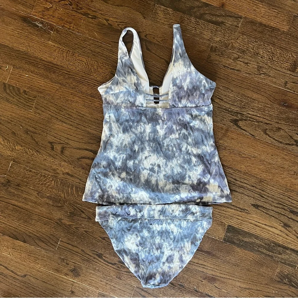 Athleta dive into