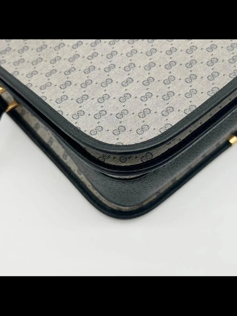 Gucci messenger bag