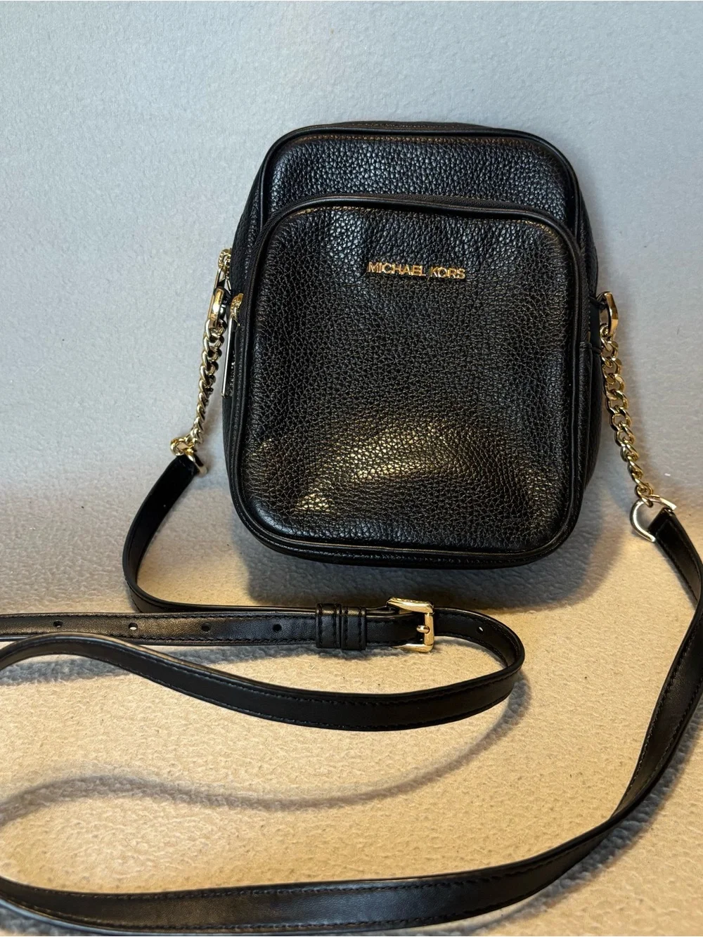 Michael Kors compact pebbled