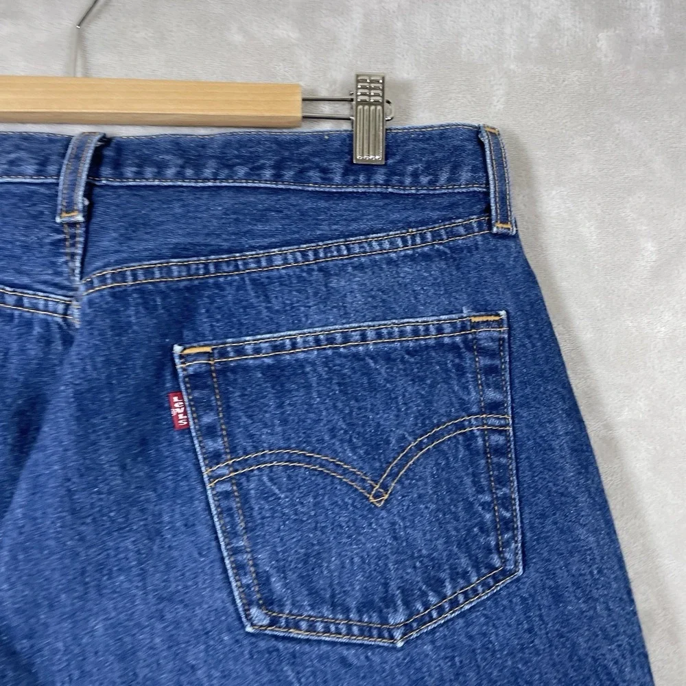 Levis item excellent