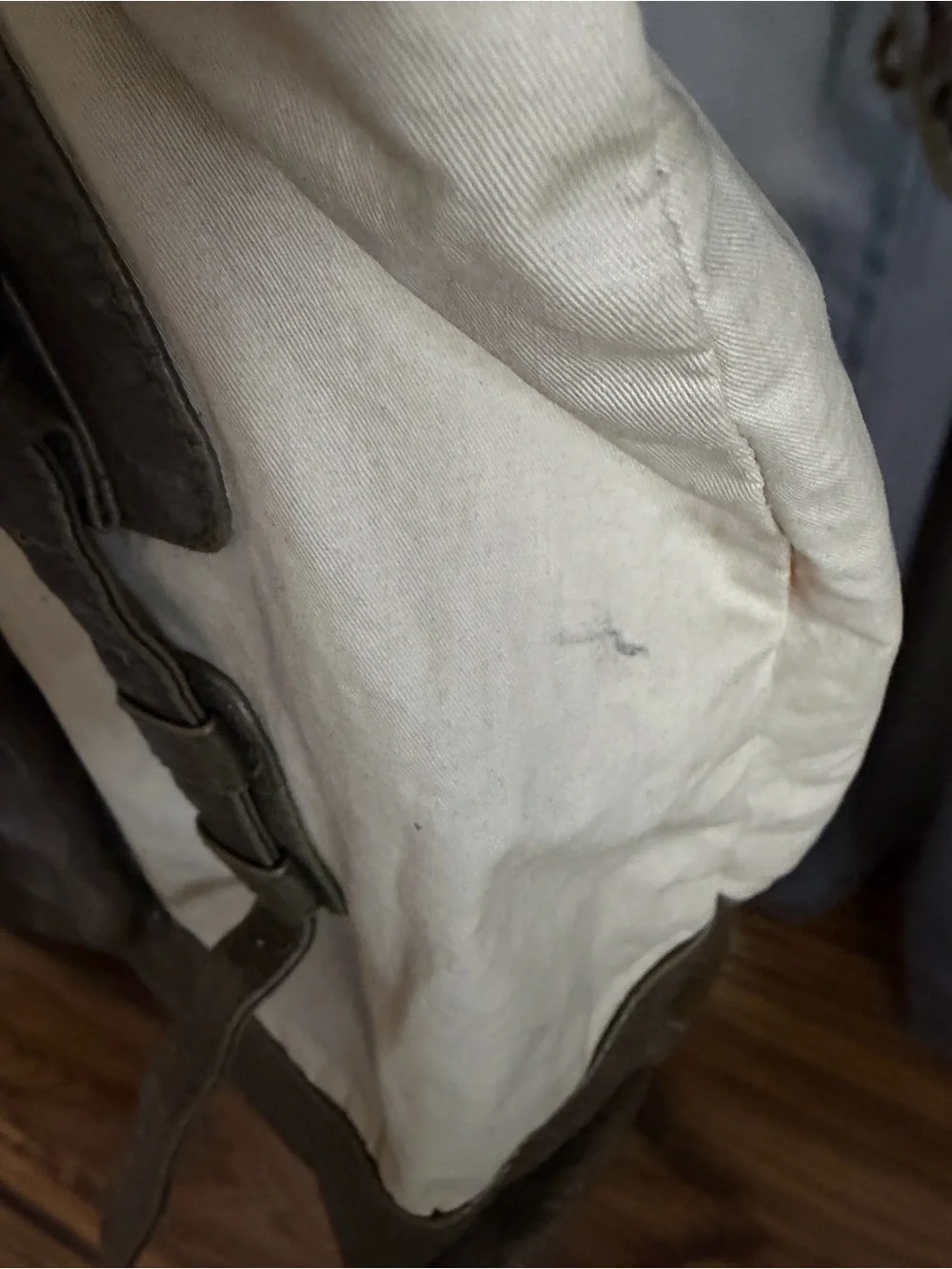 Converse spacious canvas