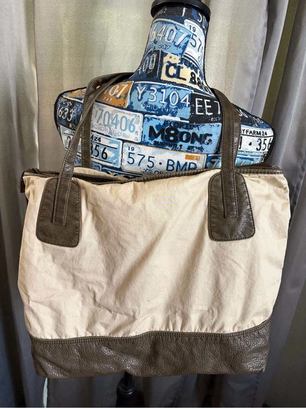 Converse spacious canvas