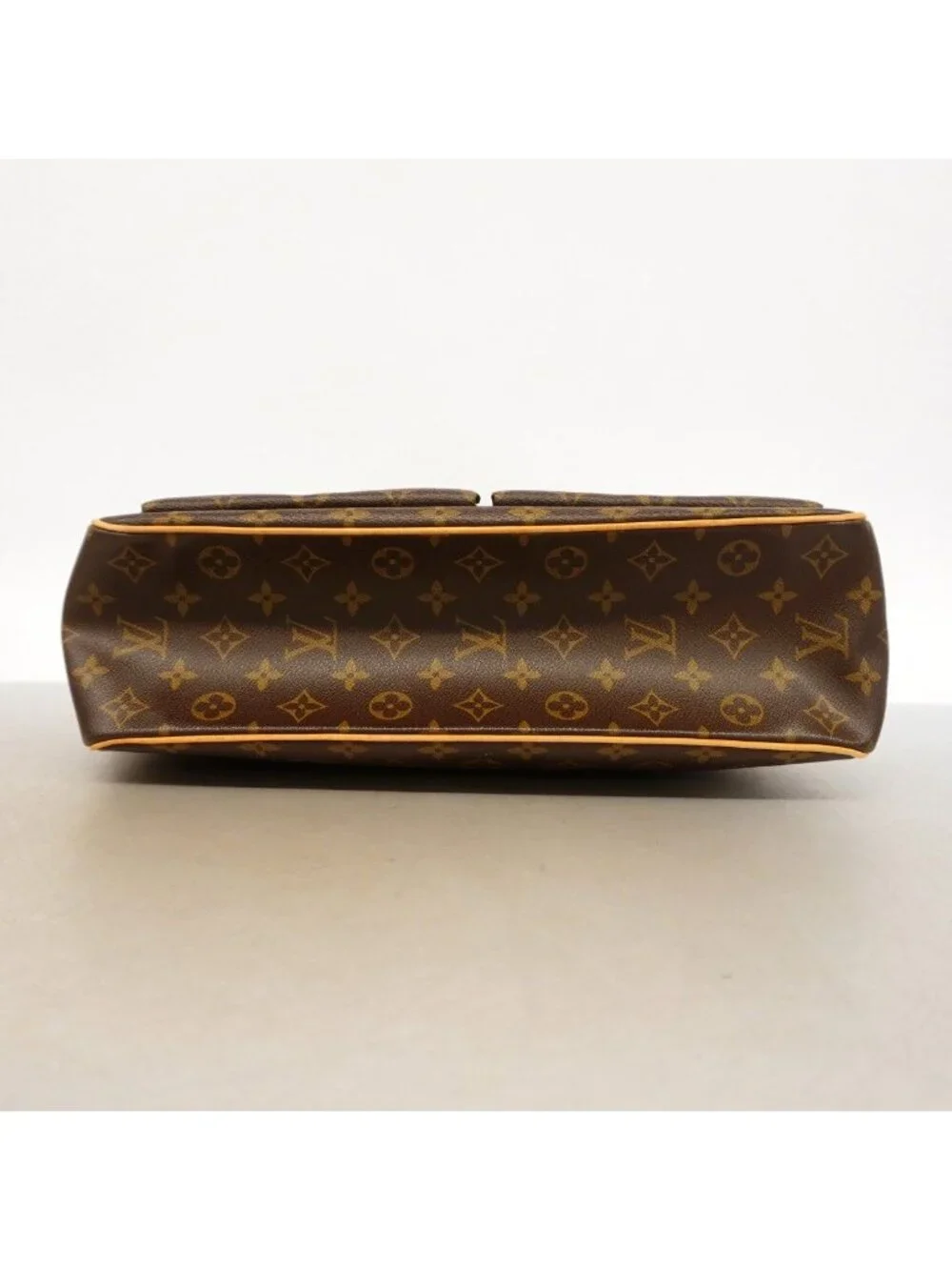 Louis Vuitton smoke details iconic