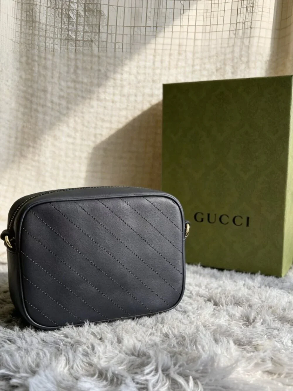GUCCI. width 22