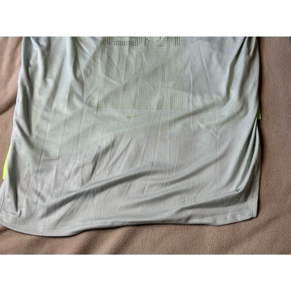 Nike ISPA Long-Sleeve Top Mens Activewear Sweat-Wicking FB2705-034 Size M