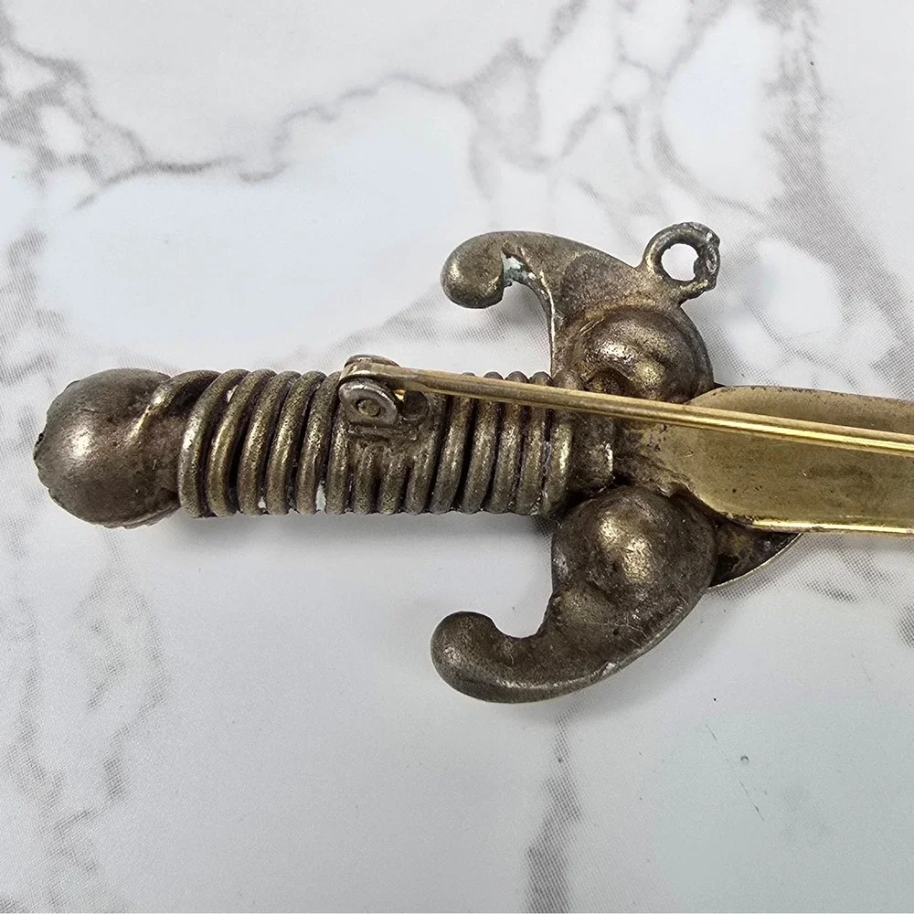 Unbranded vintage scimitar