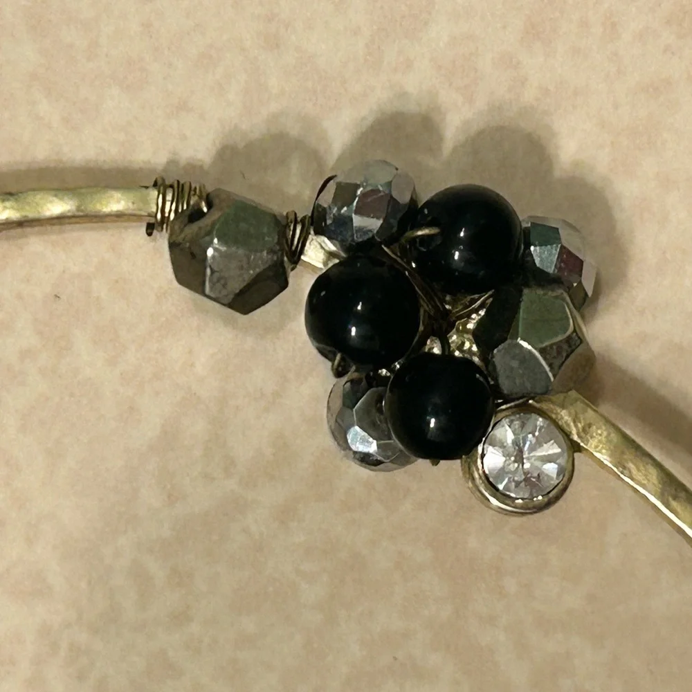 N/A silver black curve