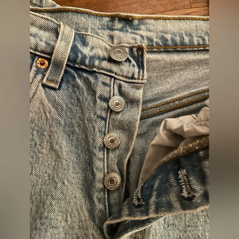 Levis levi’s red