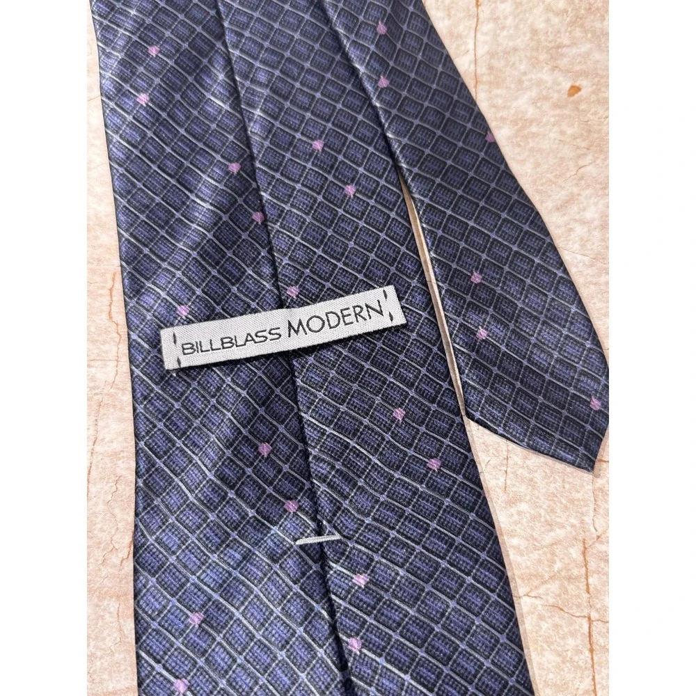 Silk Tie by Bill Blass Modern Men's Navy with Geometric Purple Dot EUC Fast Ship