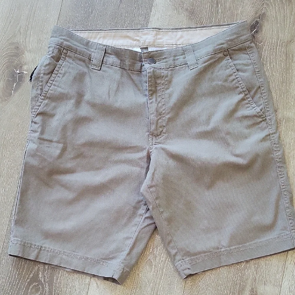 Columbia Khaki Shorts