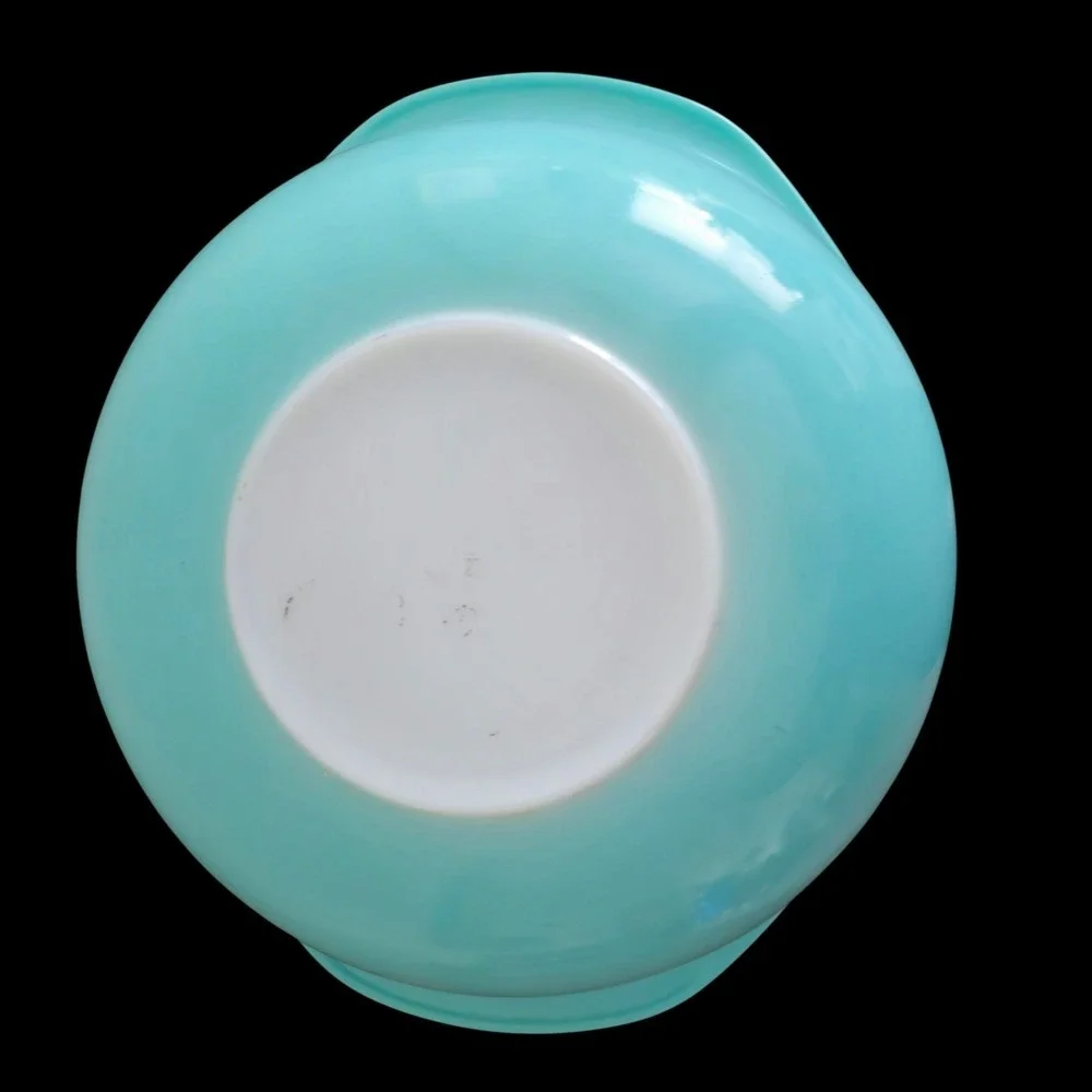 Pyrex 1960s this turquoise