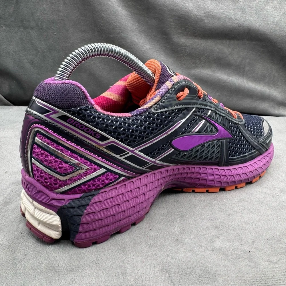 Brooks cushioned details