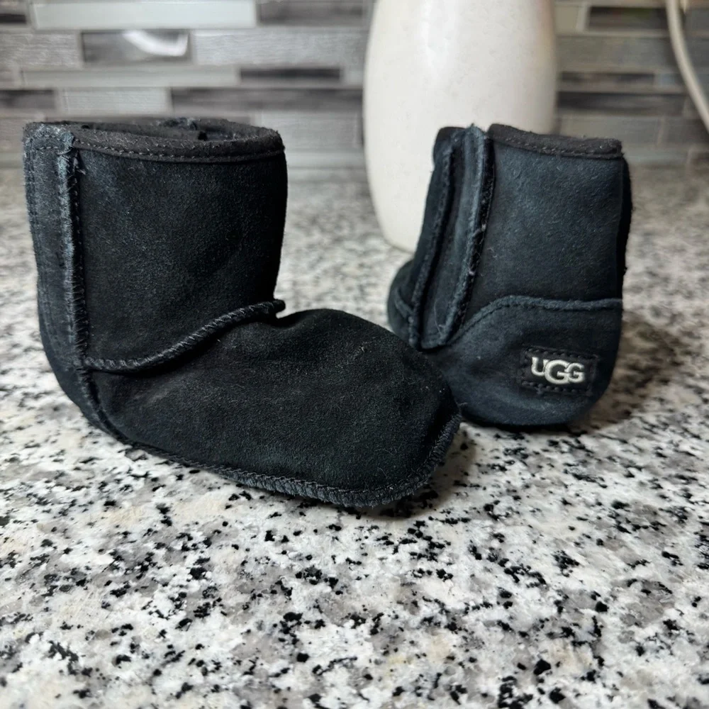 UGG Baby Classic boots in black suede Size 4/5 Baby