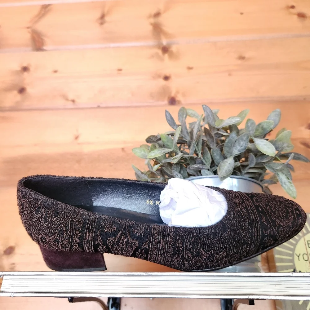 Enzo Angiolini daily pumps are