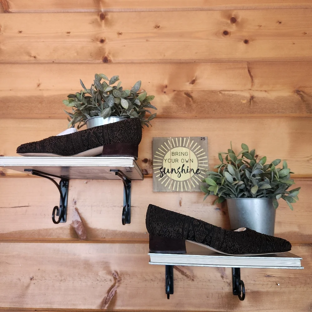 Enzo Angiolini always offers leather