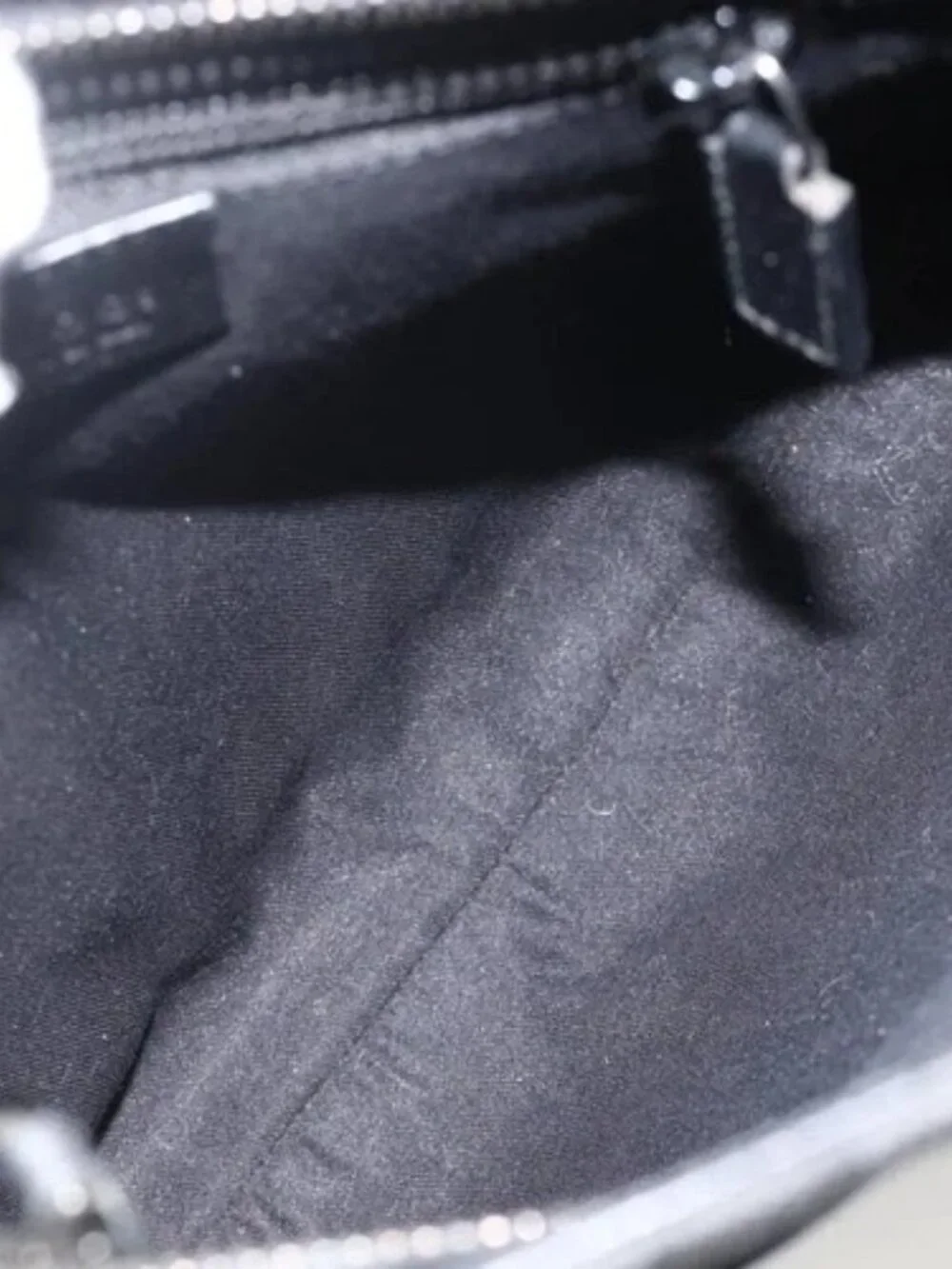 Gucci brand	gucci color	black