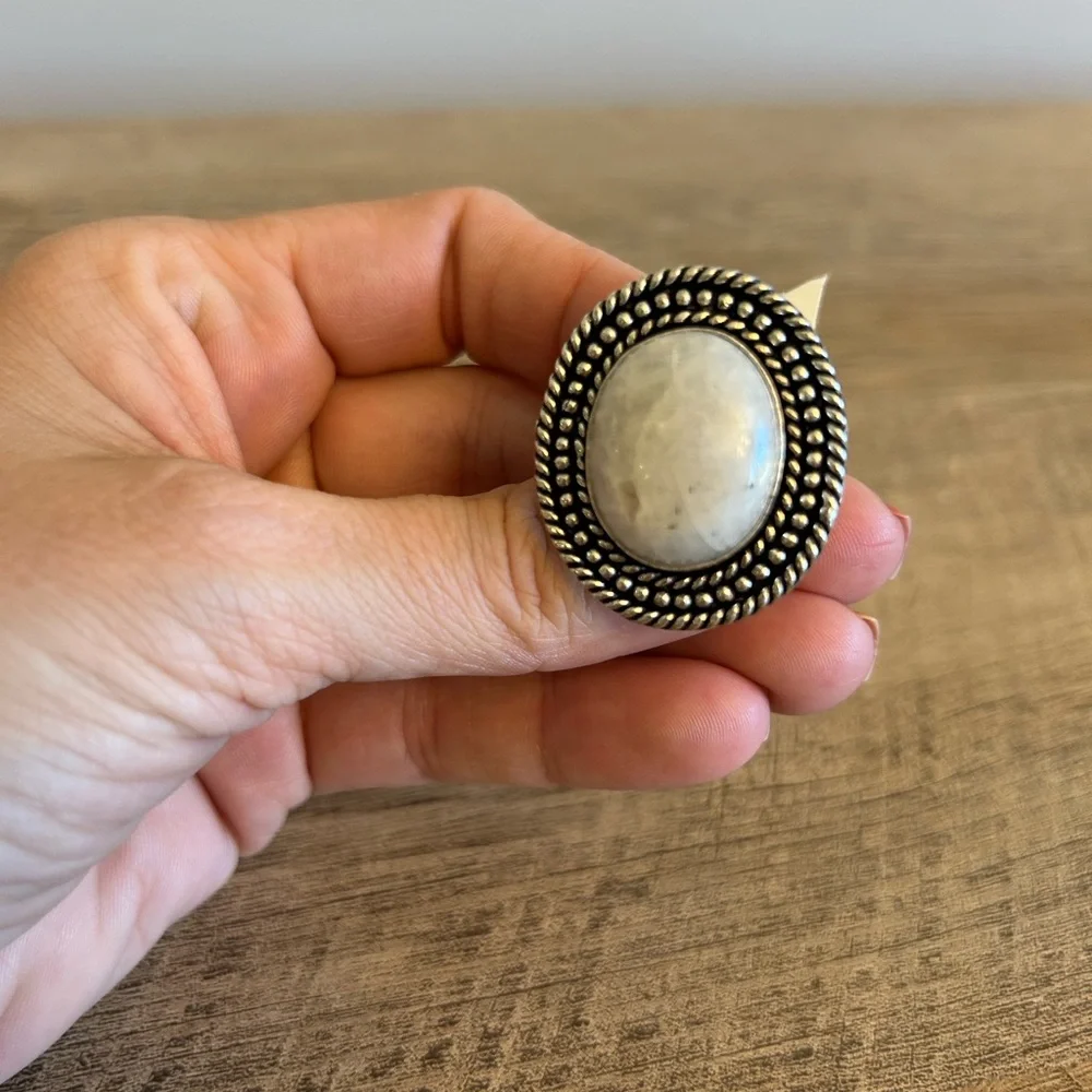 N/A gorgeous ring
