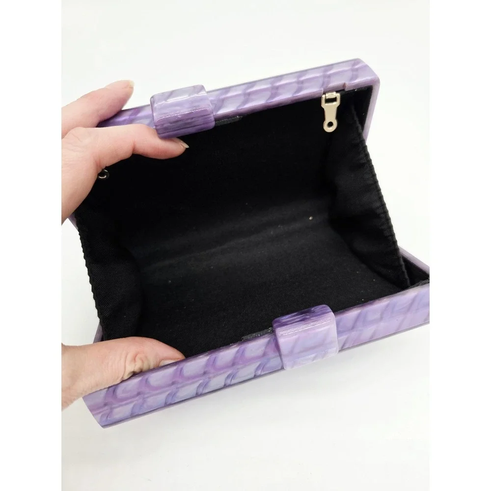 The Unbranded Brand crossbody size no
