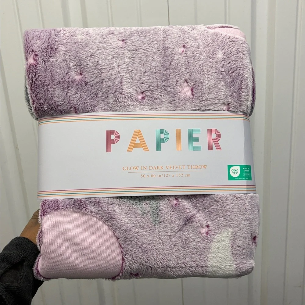 Papier NEW Glow in the Dark Throw Velvet Theme Moon Stars 50 x 60 100% Polyester