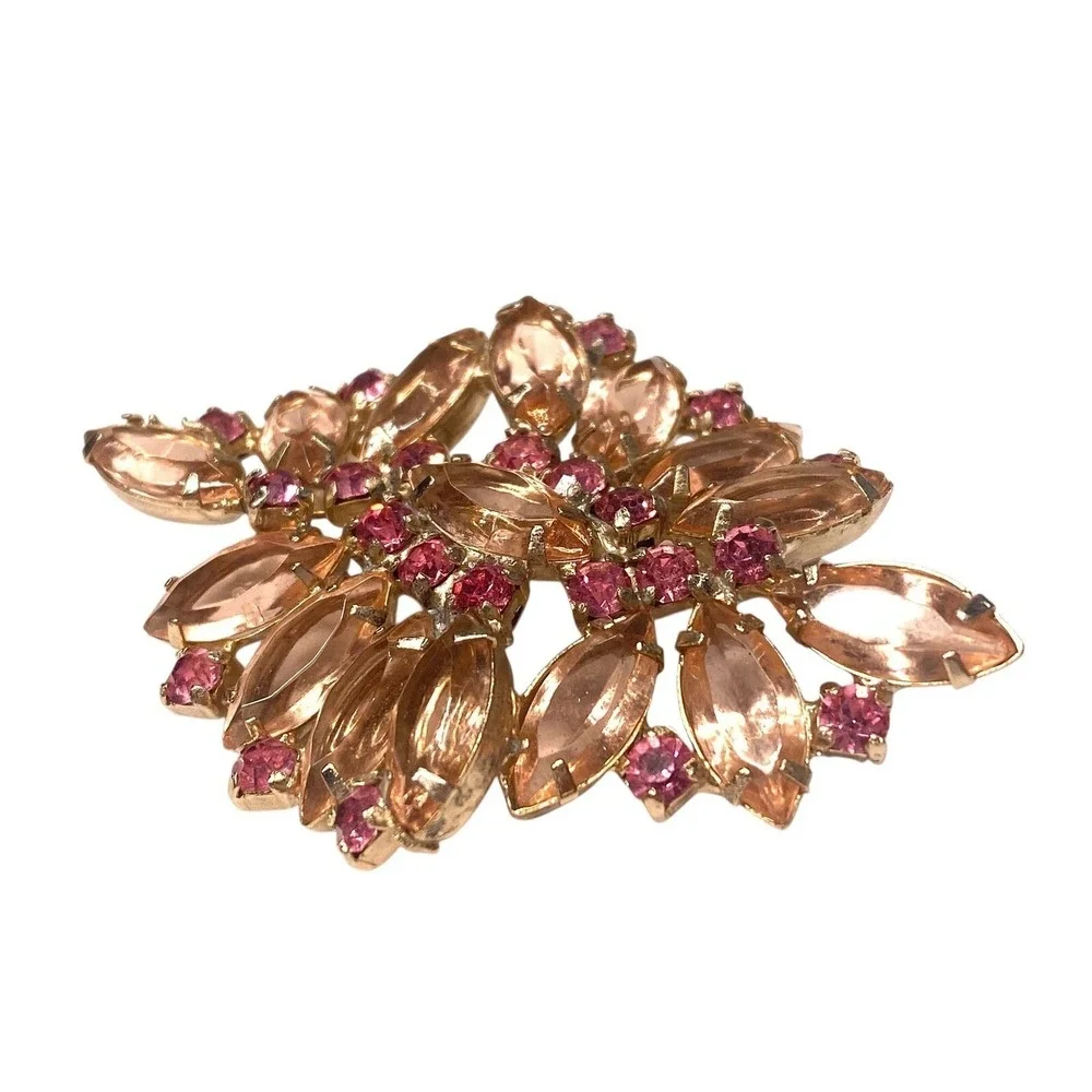 The Unbranded Brand vintage brooch