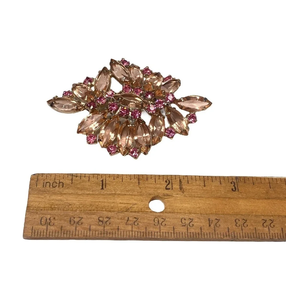 The Unbranded Brand vintage brooch