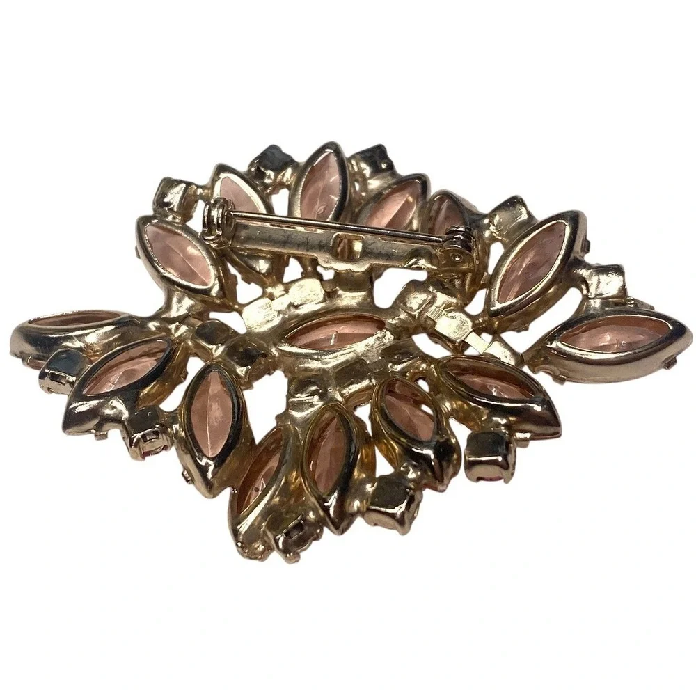 The Unbranded Brand vintage brooch