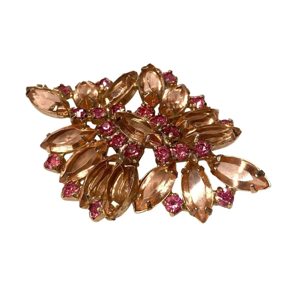 The Unbranded Brand vintage brooch