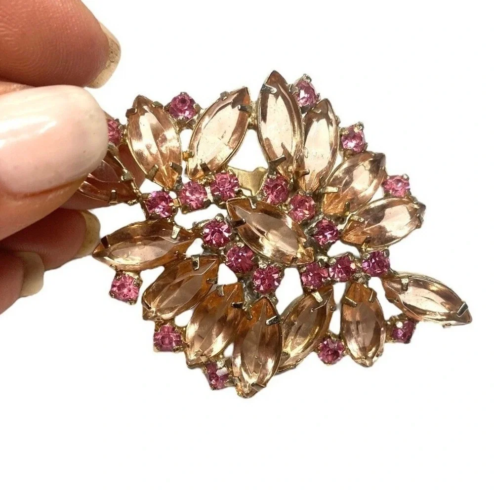 The Unbranded Brand vintage brooch