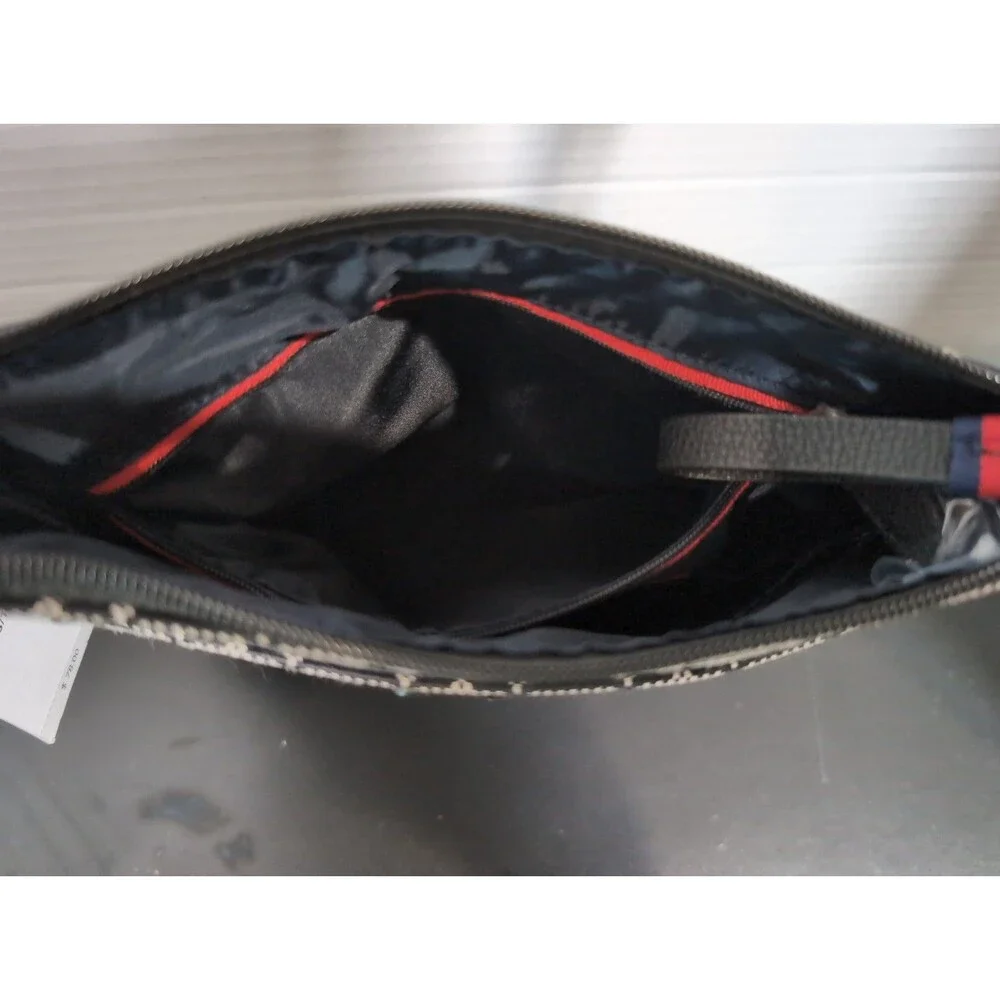 TOMMY HILFIGER LOGO BLACK/WHITE CROSSBODY/MESSENGER BAG ADJUSTABLE STRAP NWT $78