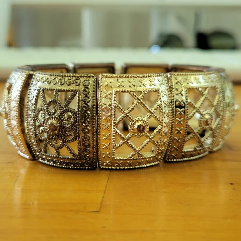 Filigree expandable shipped