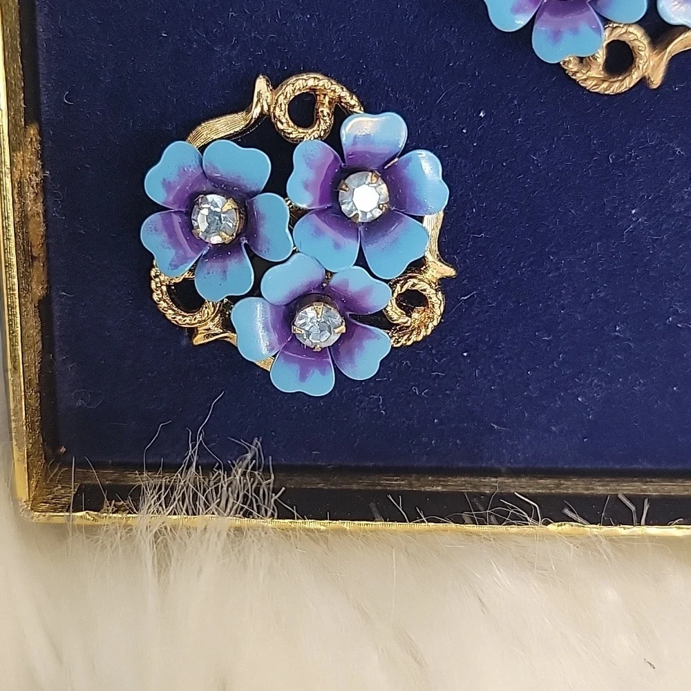 Vintage 1972‎ Avon Love Blossoms Blue Enamel Rhinestone Clip Earrings