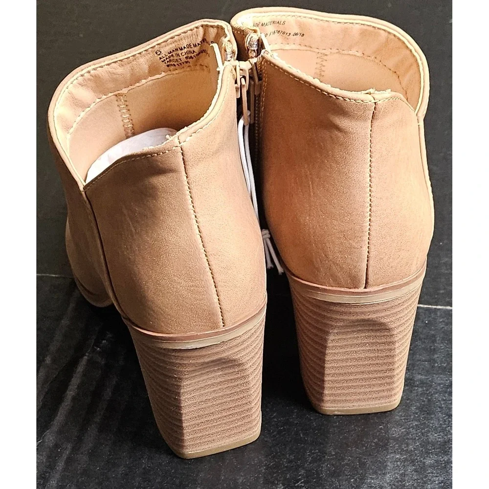Universal Thread boots are