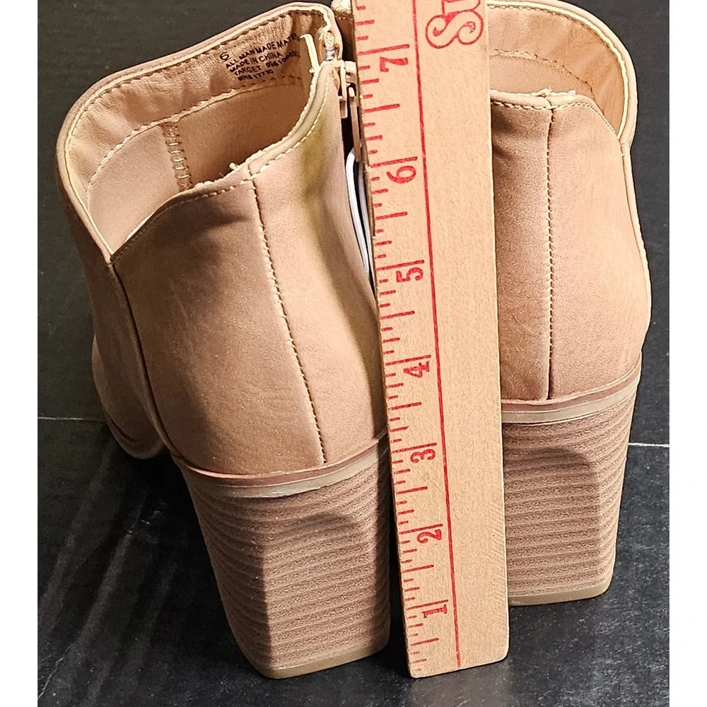 Universal Thread boots are