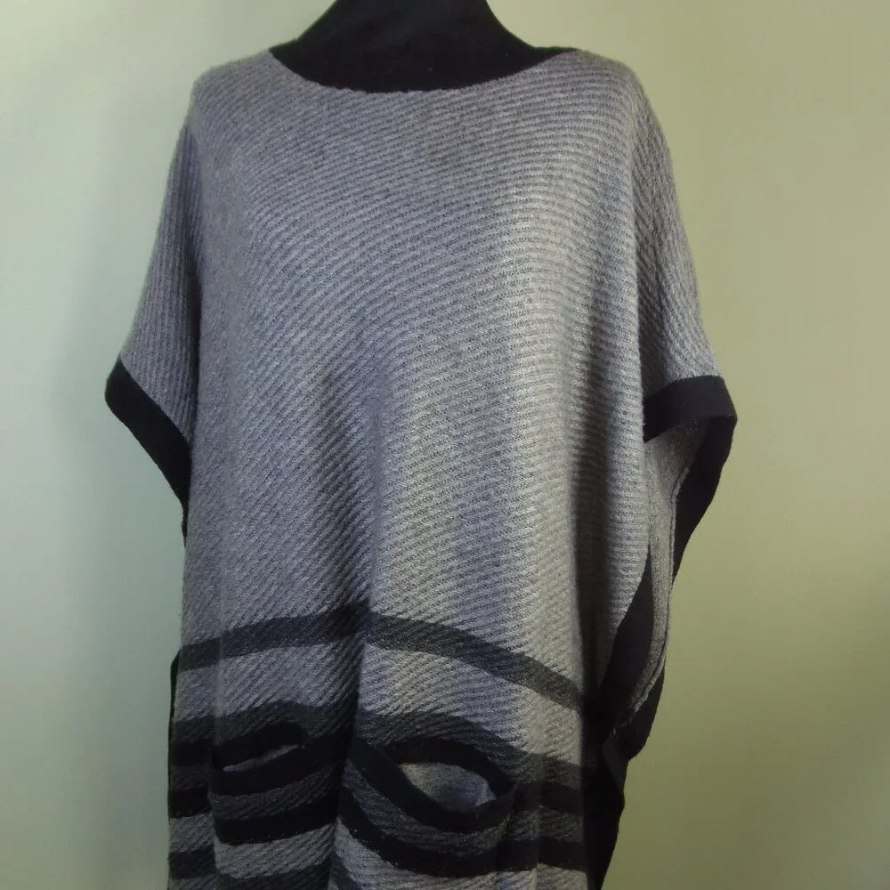 J.‎ Jill Elegant Gray w/Black Poncho Wool Blend Sz. OS and POCKETS