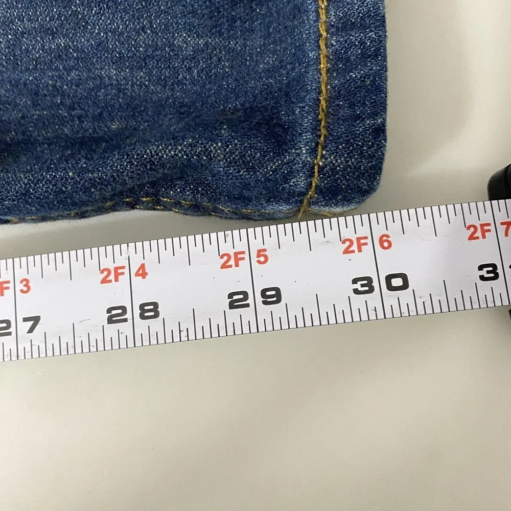 Levis levis 569
