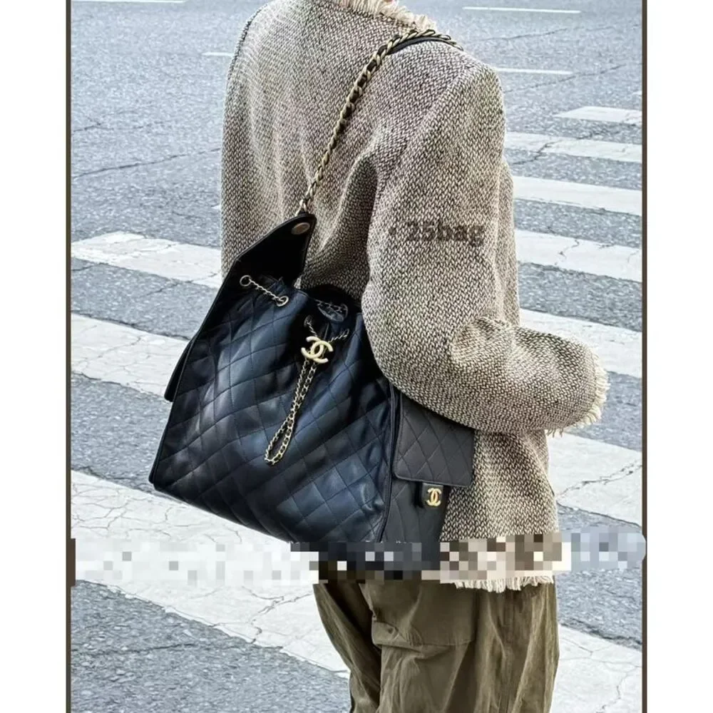 CHANEL brand color