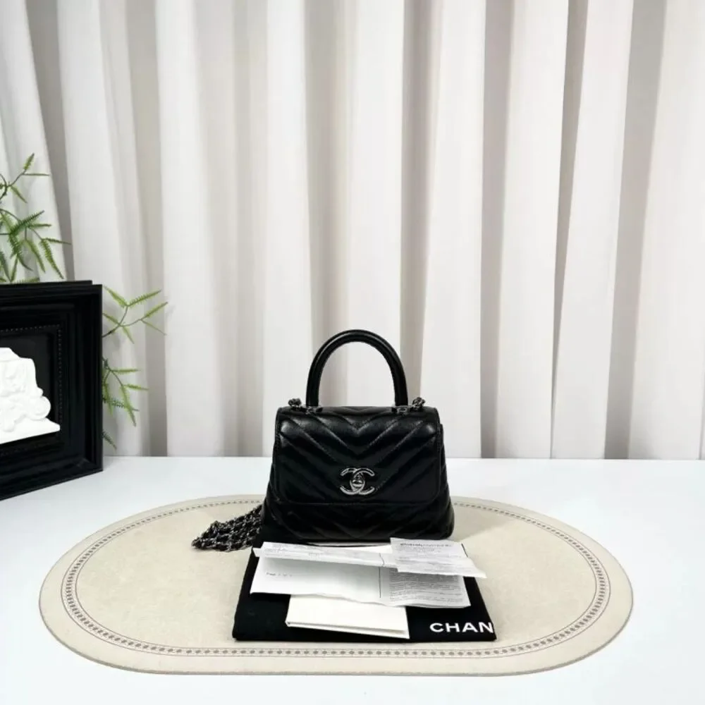 CHANEL brand color